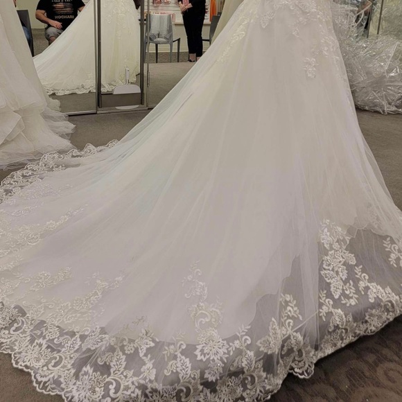 Wedding Dress - Picture 2 of 4